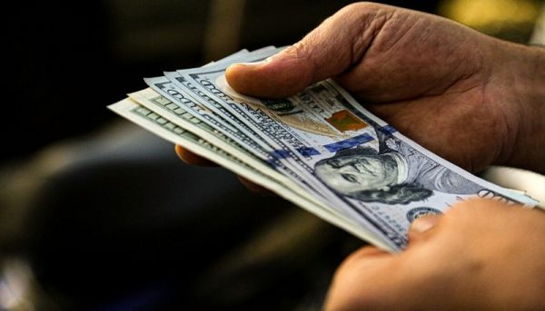 
پیش‌بینی قیمت دلار امروز ۹ مهر ۱۴۰۱ | دلار در مدار گرانی؟